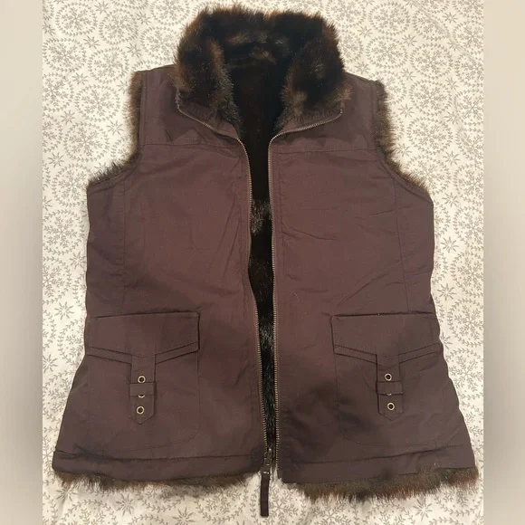 Reversible YKK Women’s Faux Animal Fur Vest - Picture 1 of 3